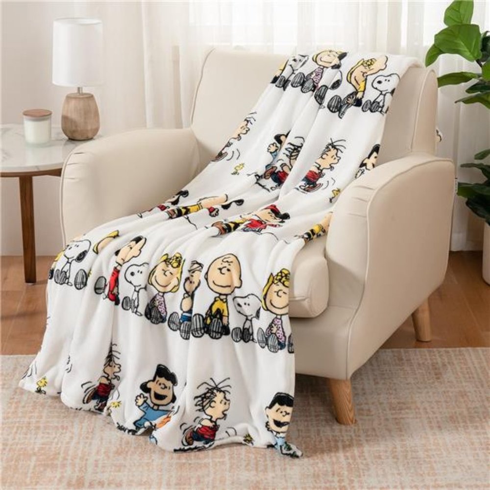 Cute Character Snoopy Plush Throw Blanket, Peanuts Gang, Throw 55x70 Inch